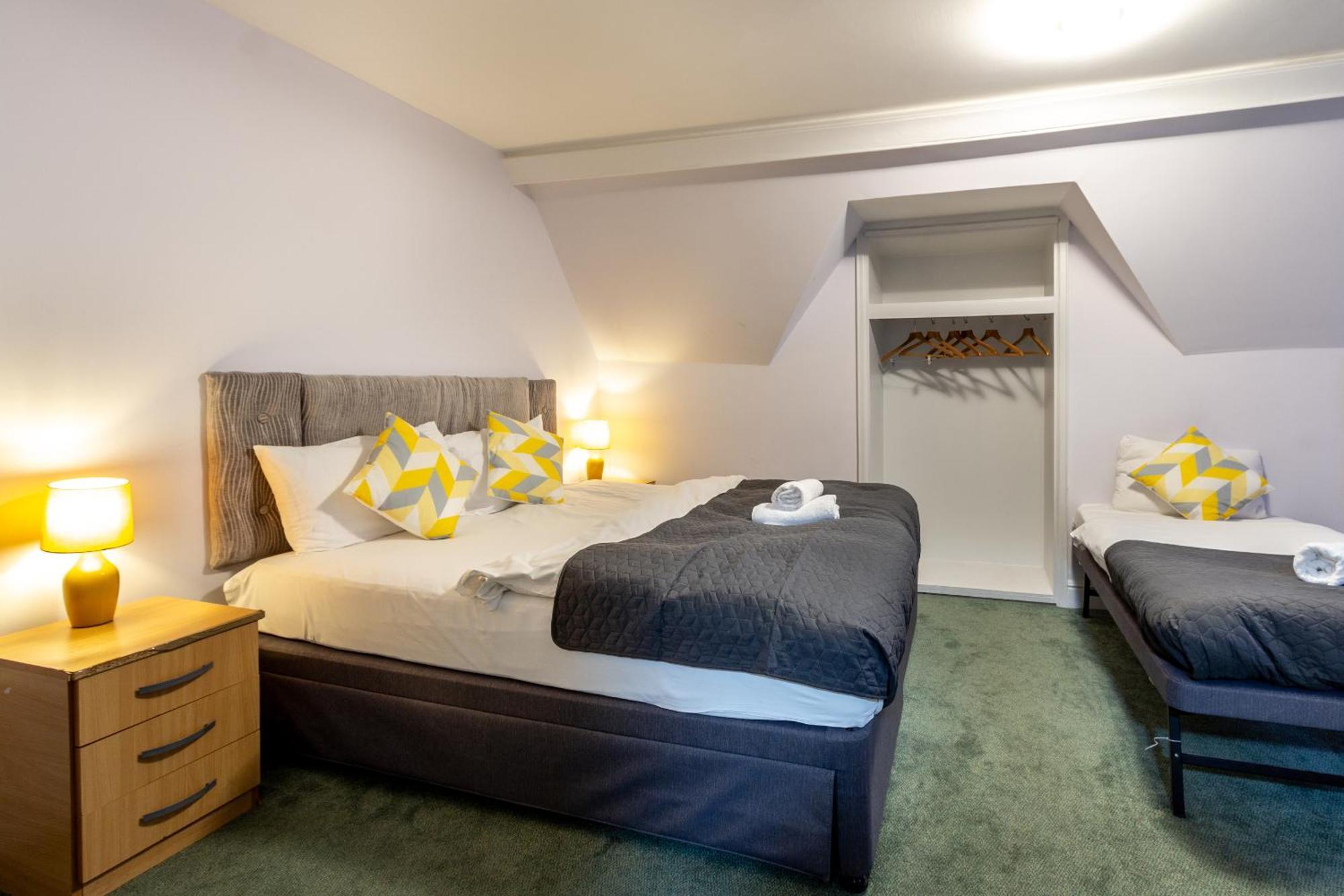 London Gatwick Inn Bagian luar foto