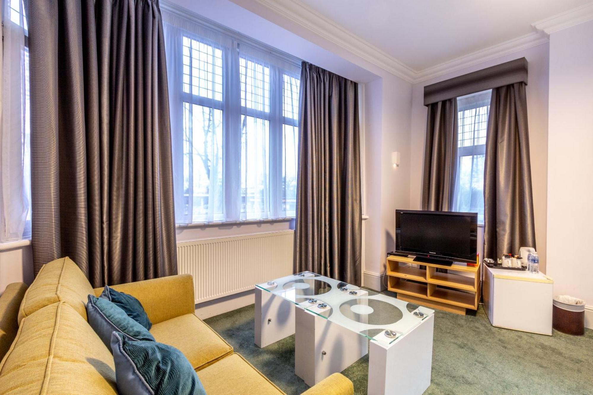 London Gatwick Inn Bagian luar foto