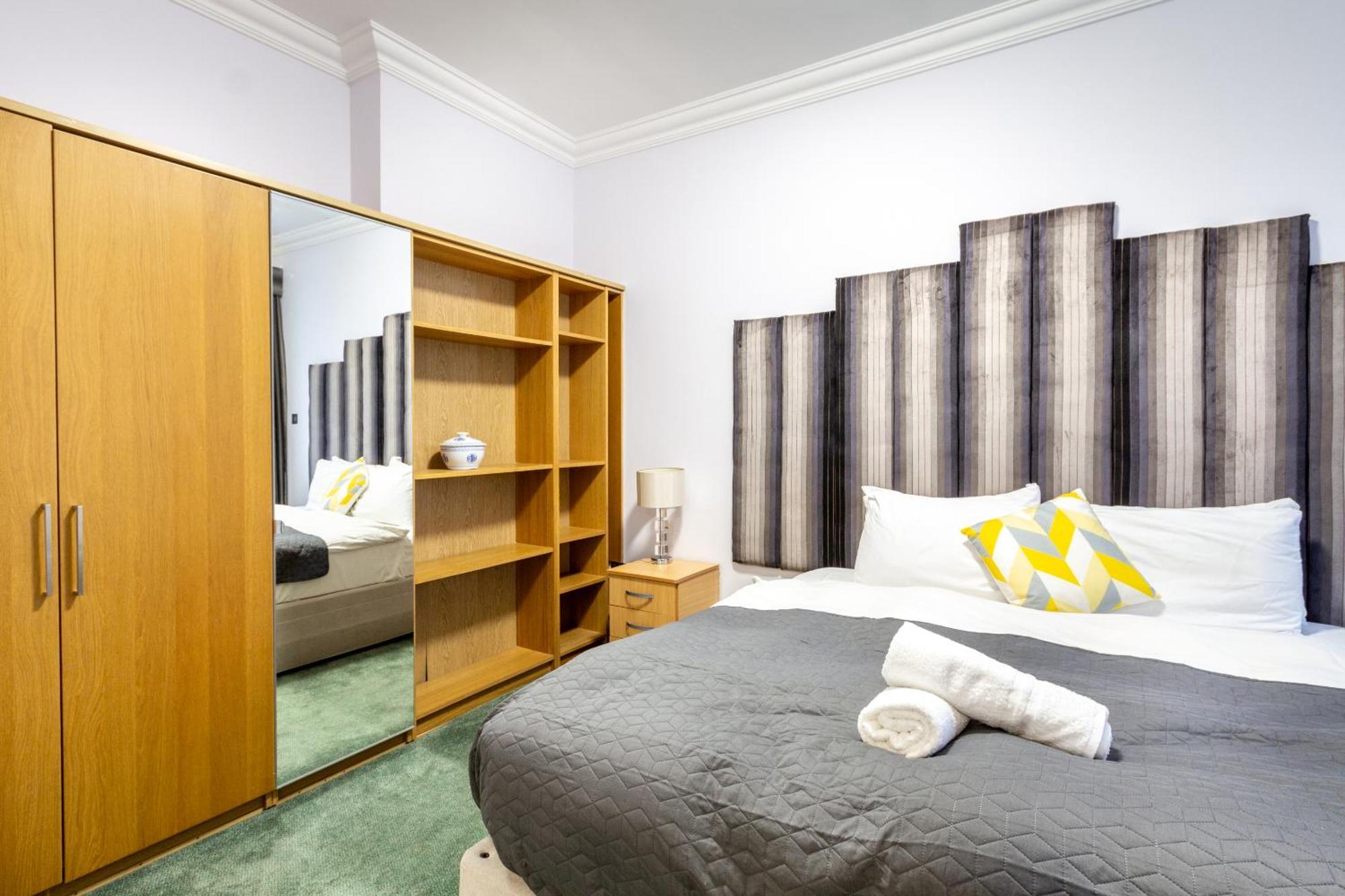 London Gatwick Inn Bagian luar foto