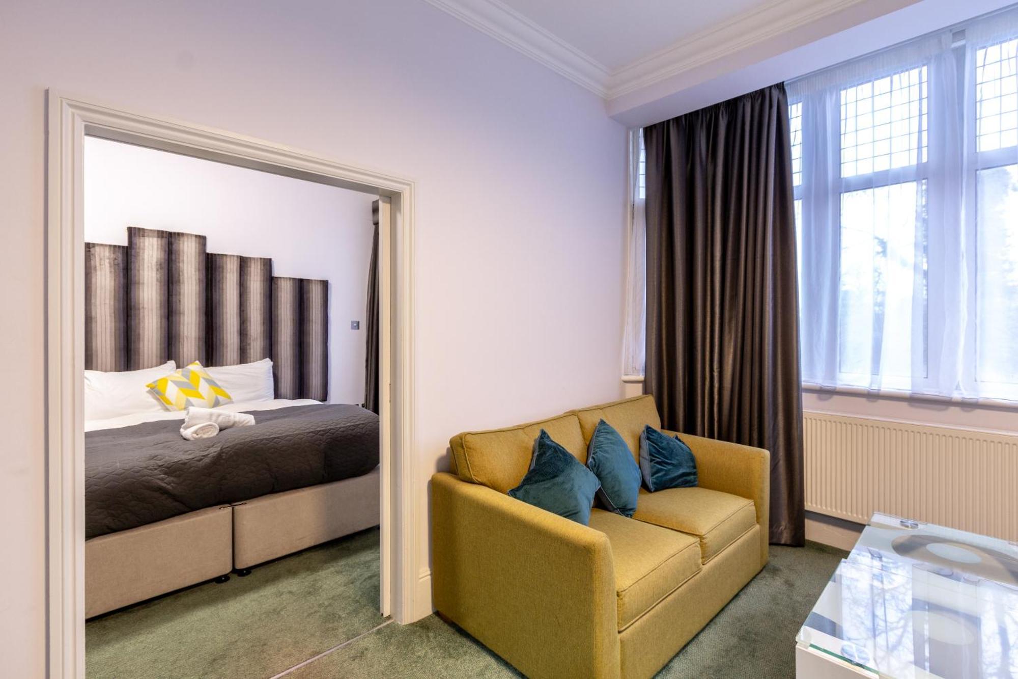 London Gatwick Inn Bagian luar foto