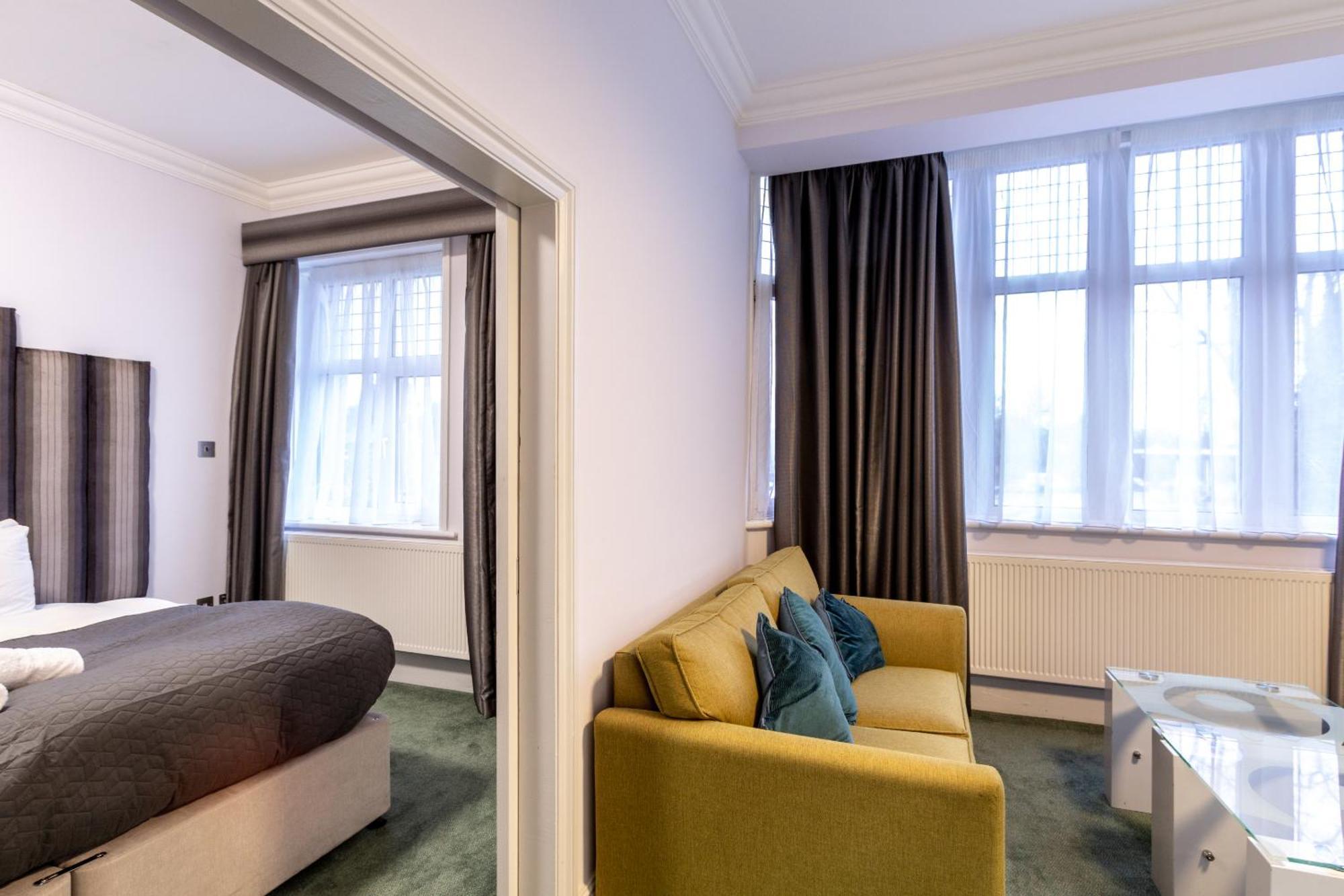 London Gatwick Inn Bagian luar foto
