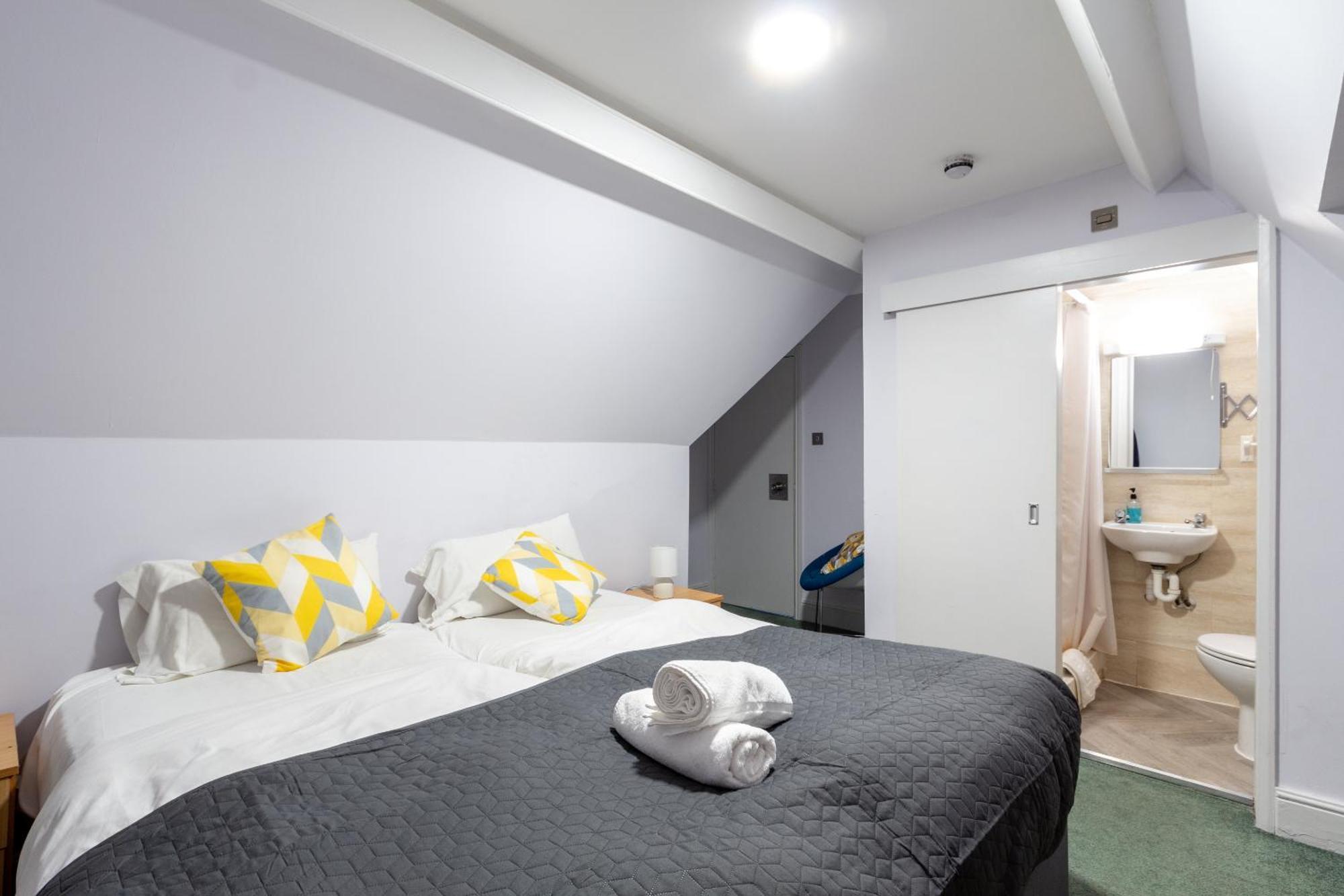London Gatwick Inn Bagian luar foto