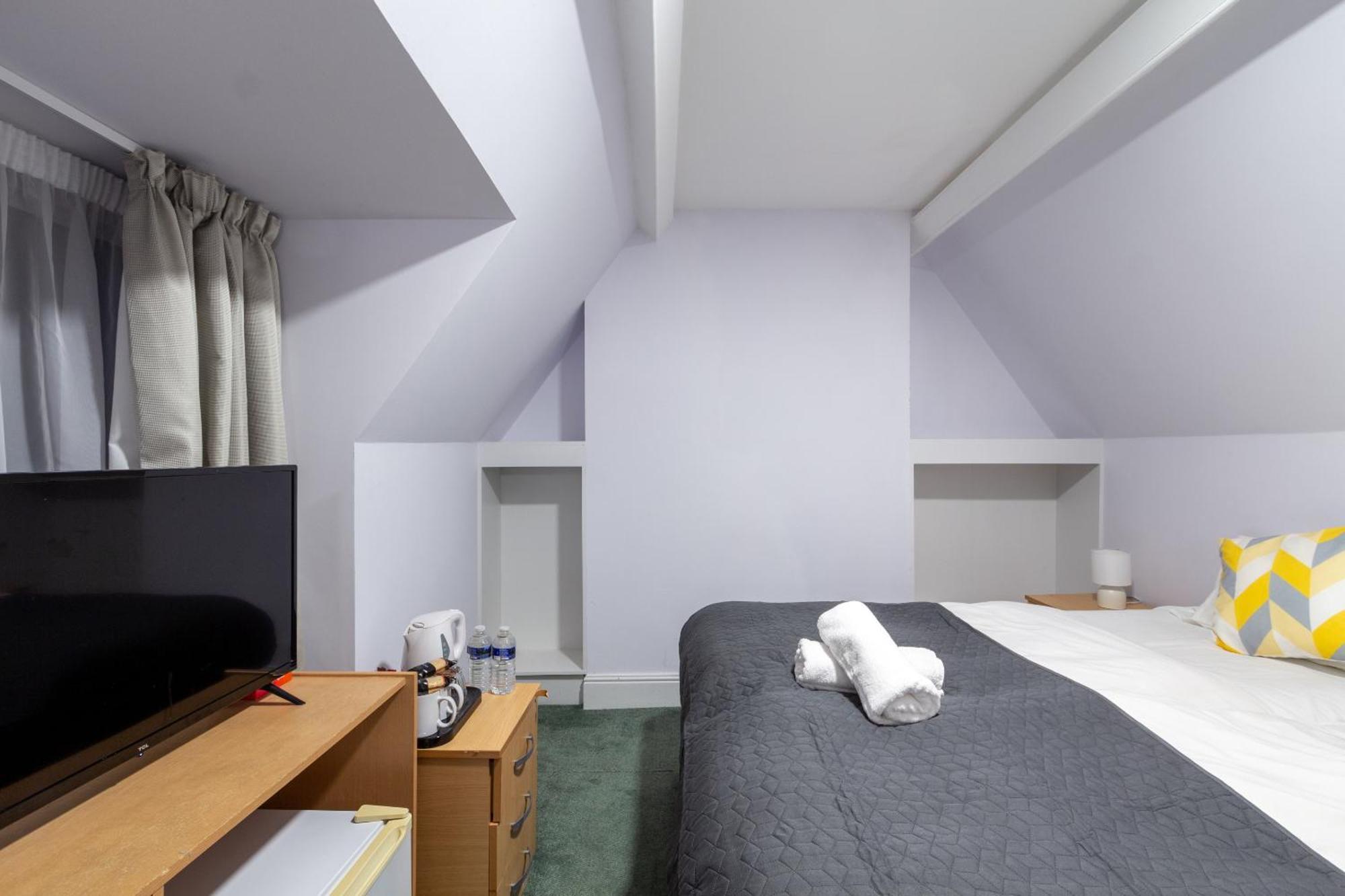 London Gatwick Inn Bagian luar foto