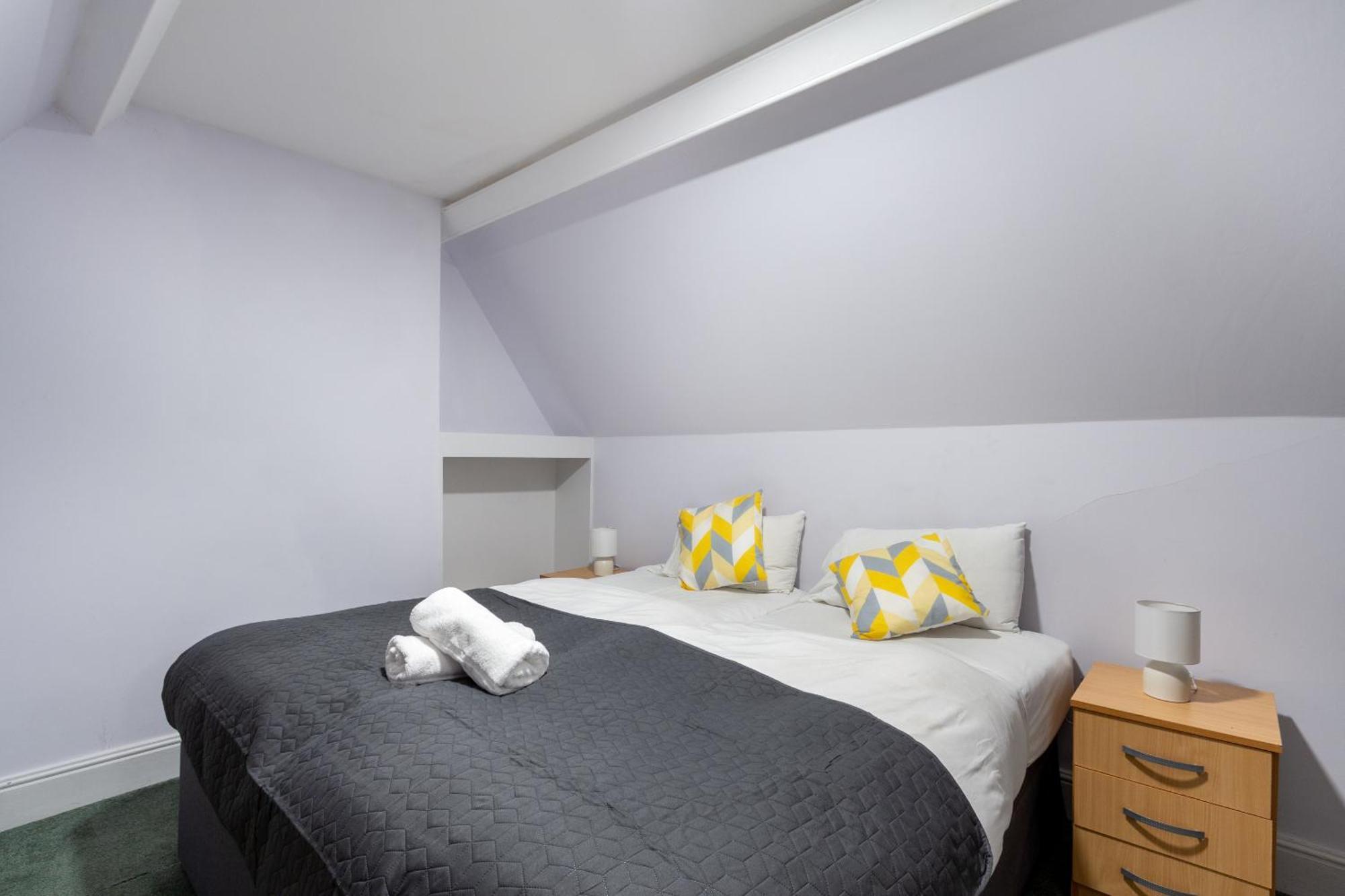 London Gatwick Inn Bagian luar foto