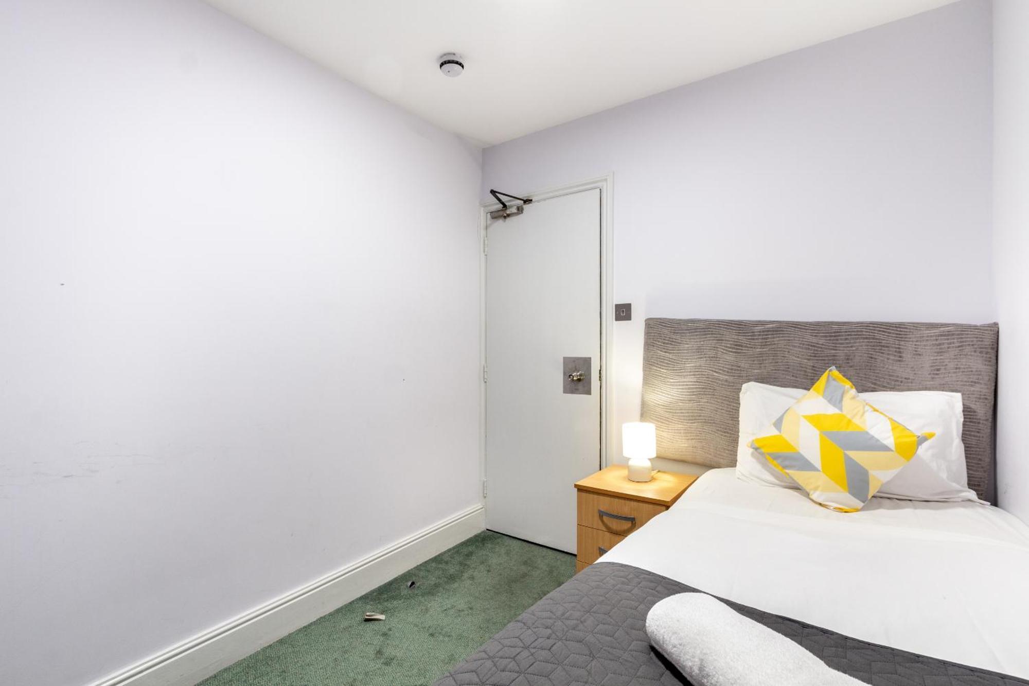 London Gatwick Inn Bagian luar foto