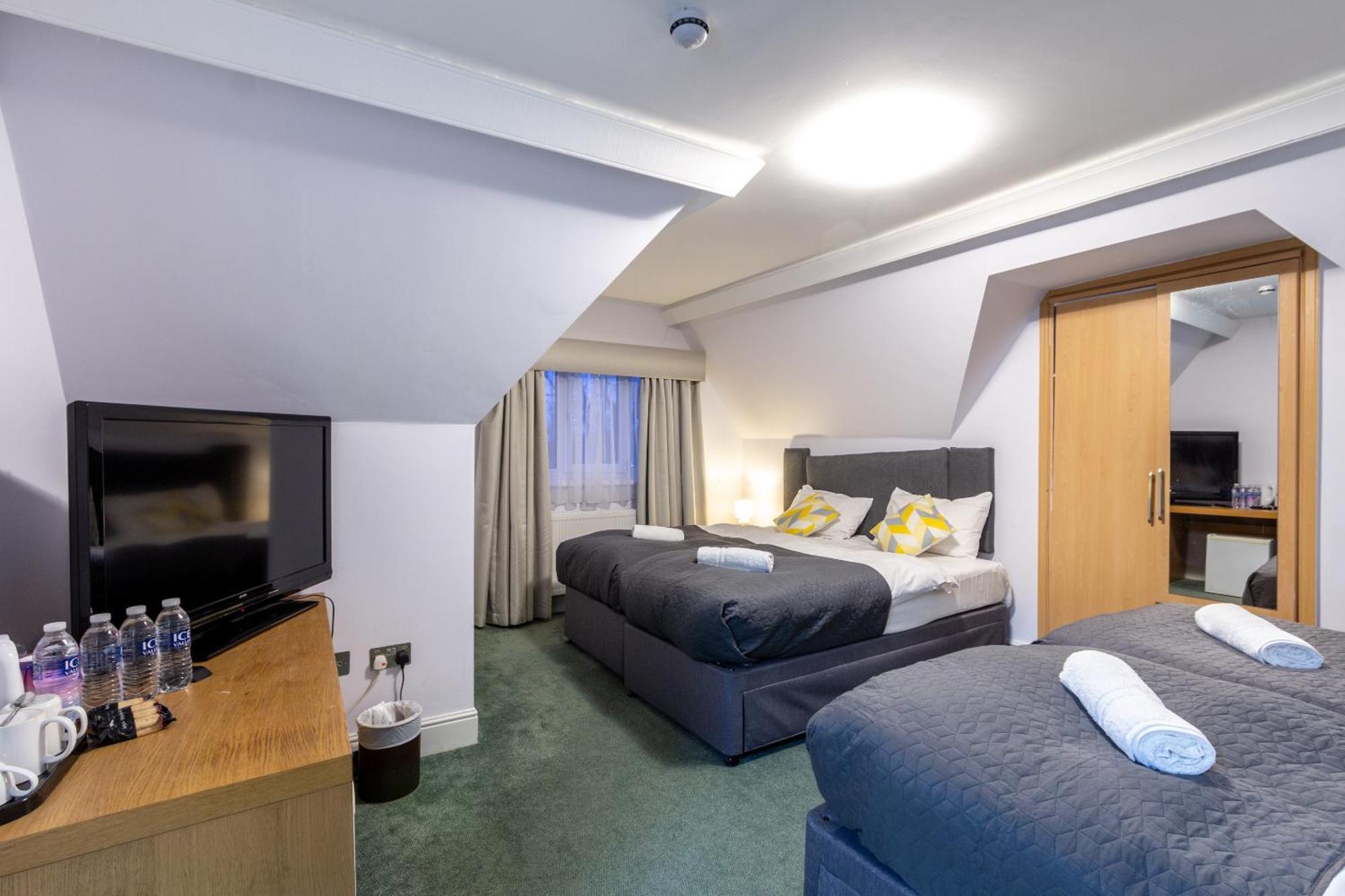 London Gatwick Inn Bagian luar foto