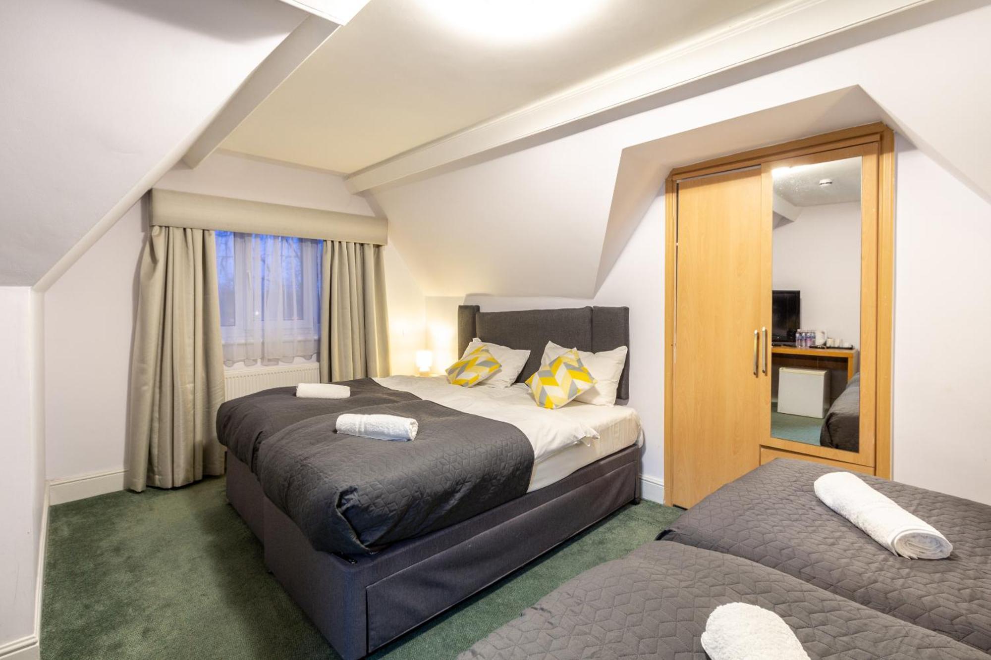 London Gatwick Inn Bagian luar foto