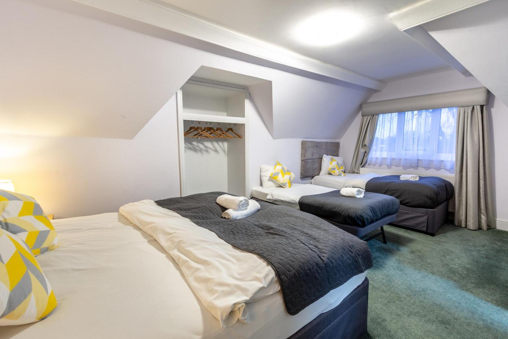 London Gatwick Inn Bagian luar foto
