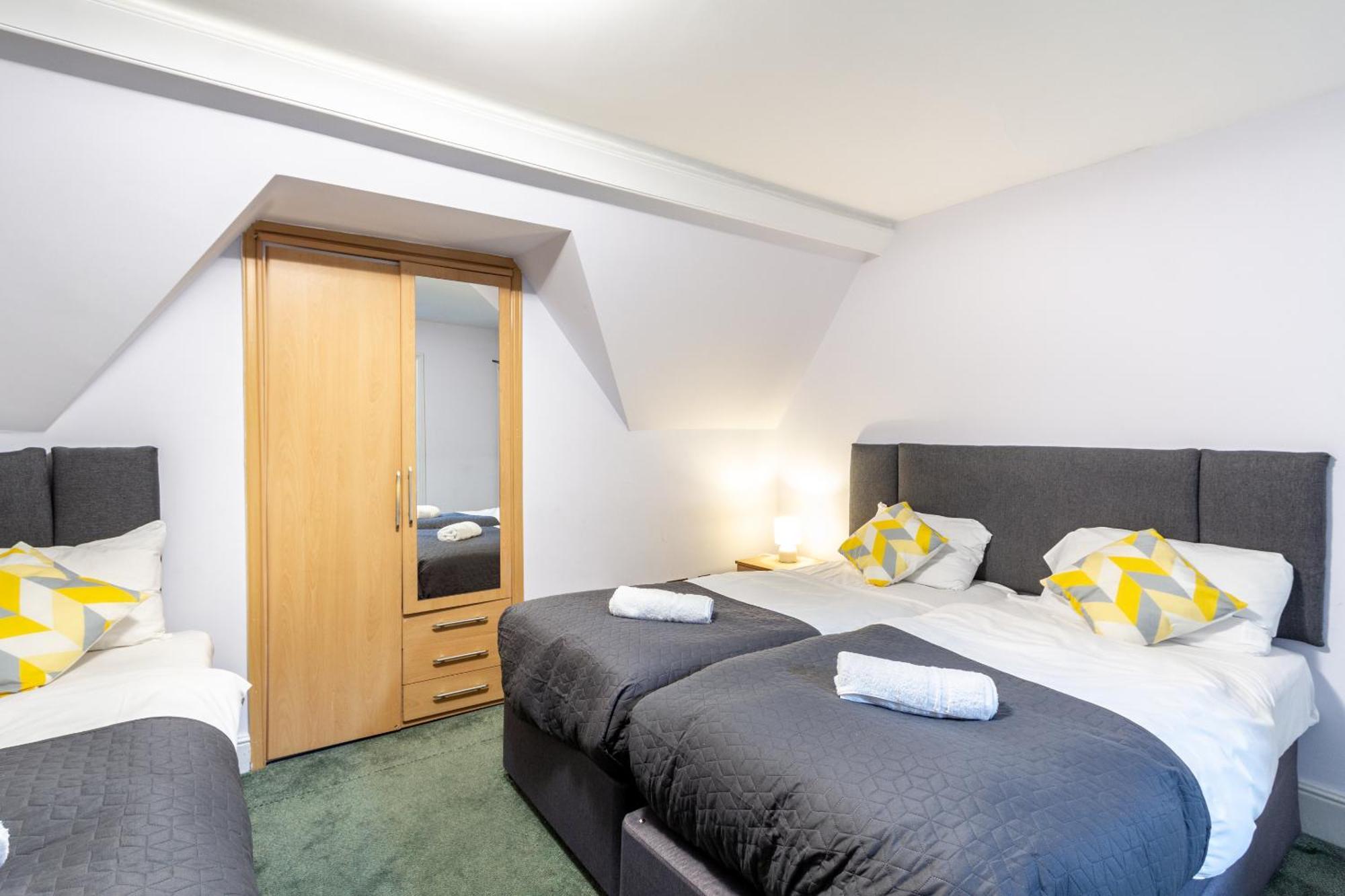 London Gatwick Inn Bagian luar foto