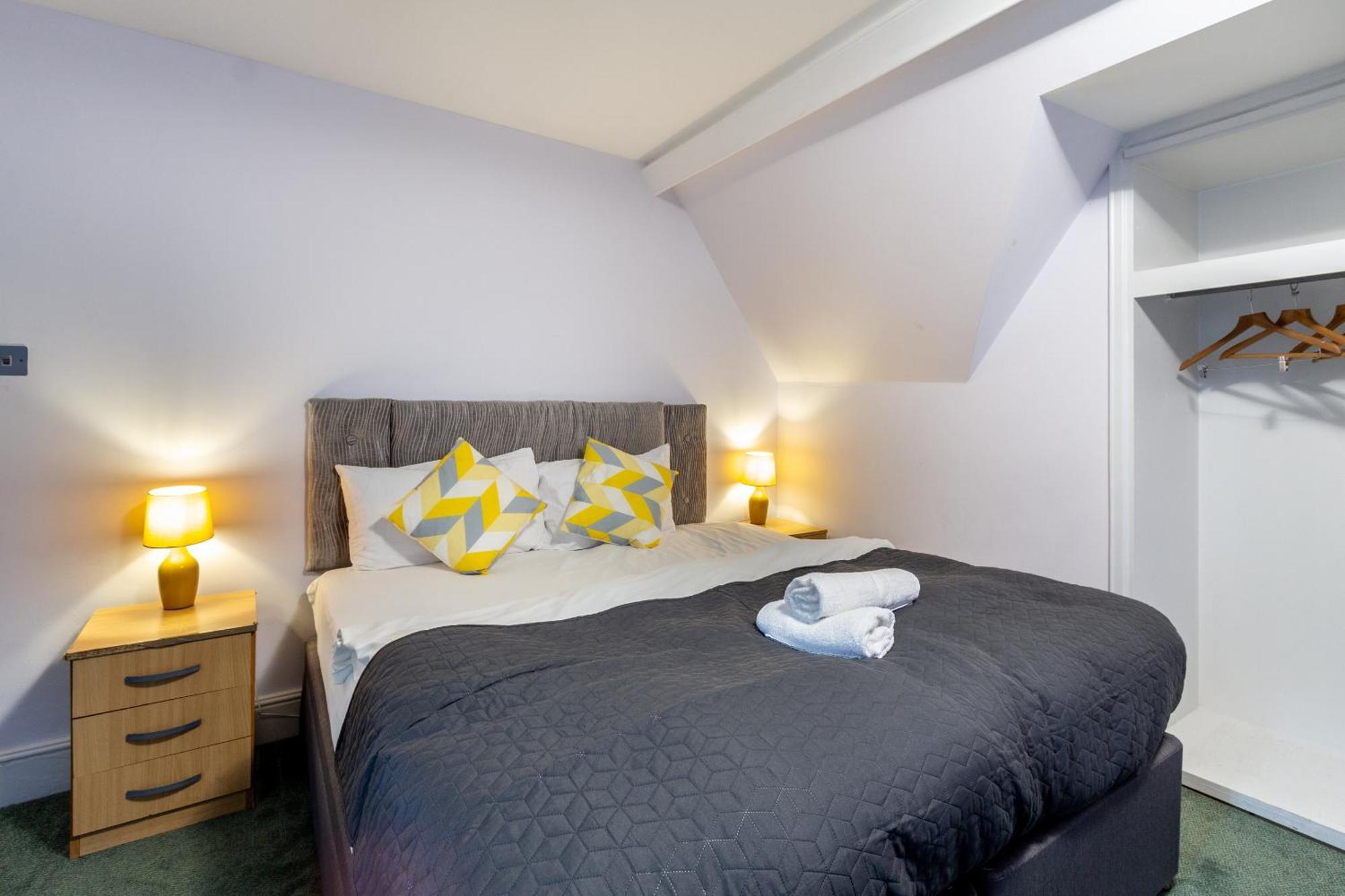 London Gatwick Inn Bagian luar foto