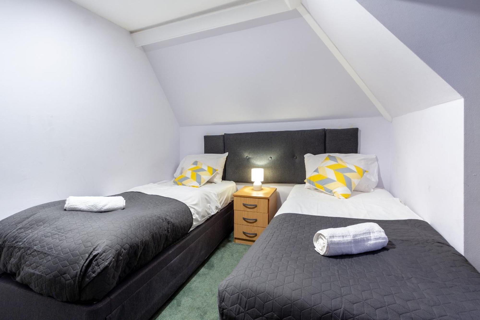 London Gatwick Inn Bagian luar foto