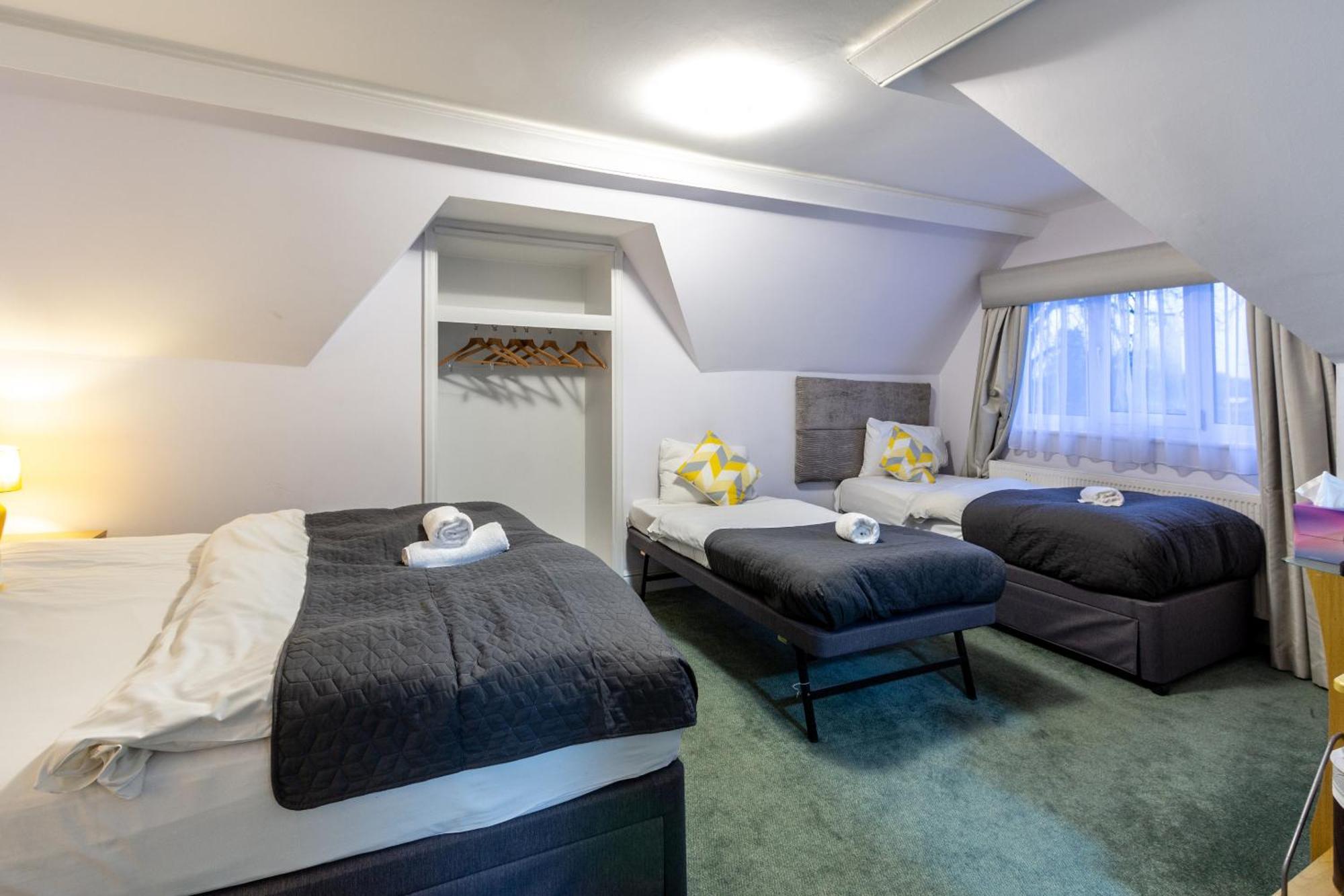 London Gatwick Inn Bagian luar foto