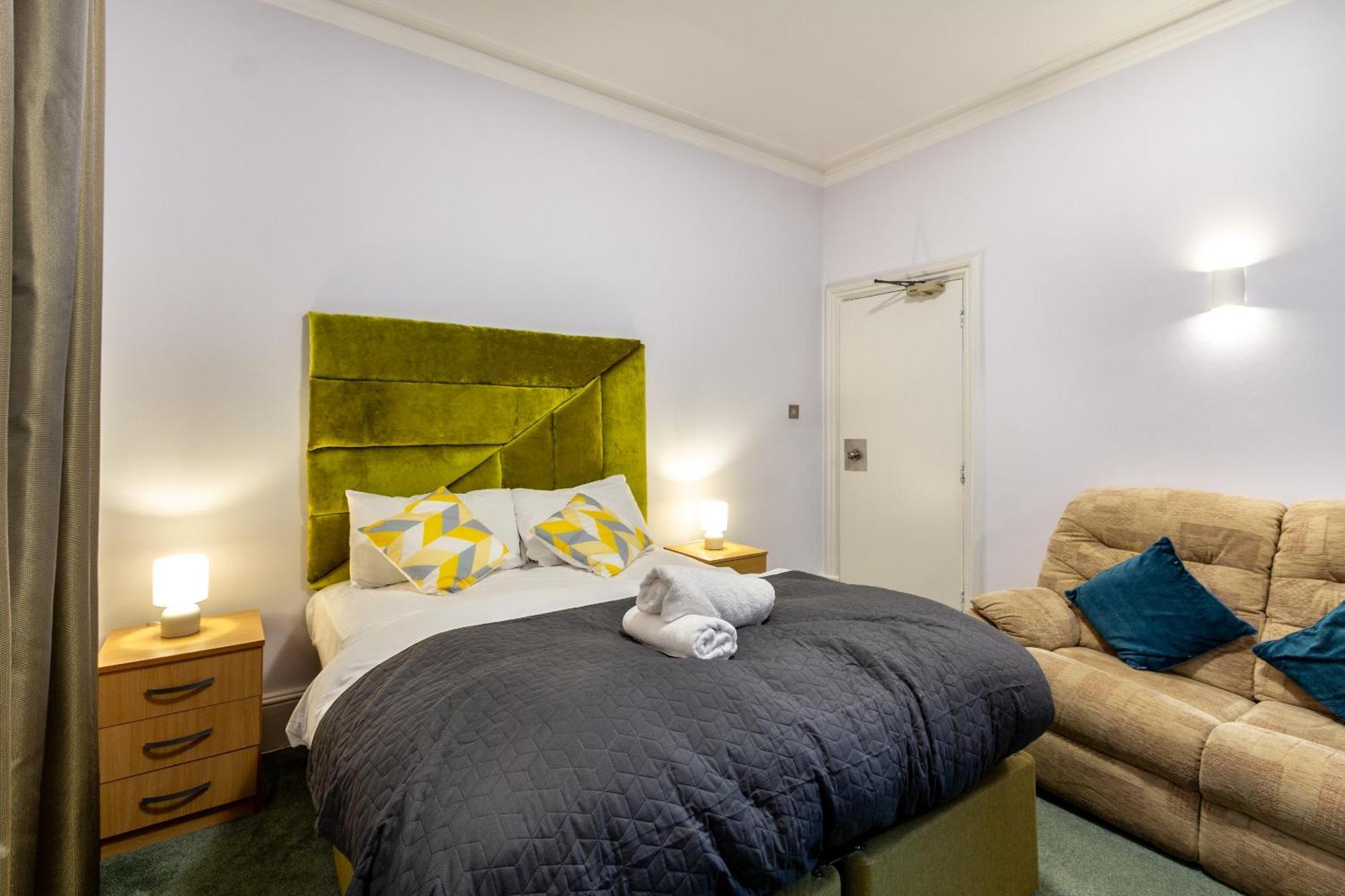 London Gatwick Inn Bagian luar foto
