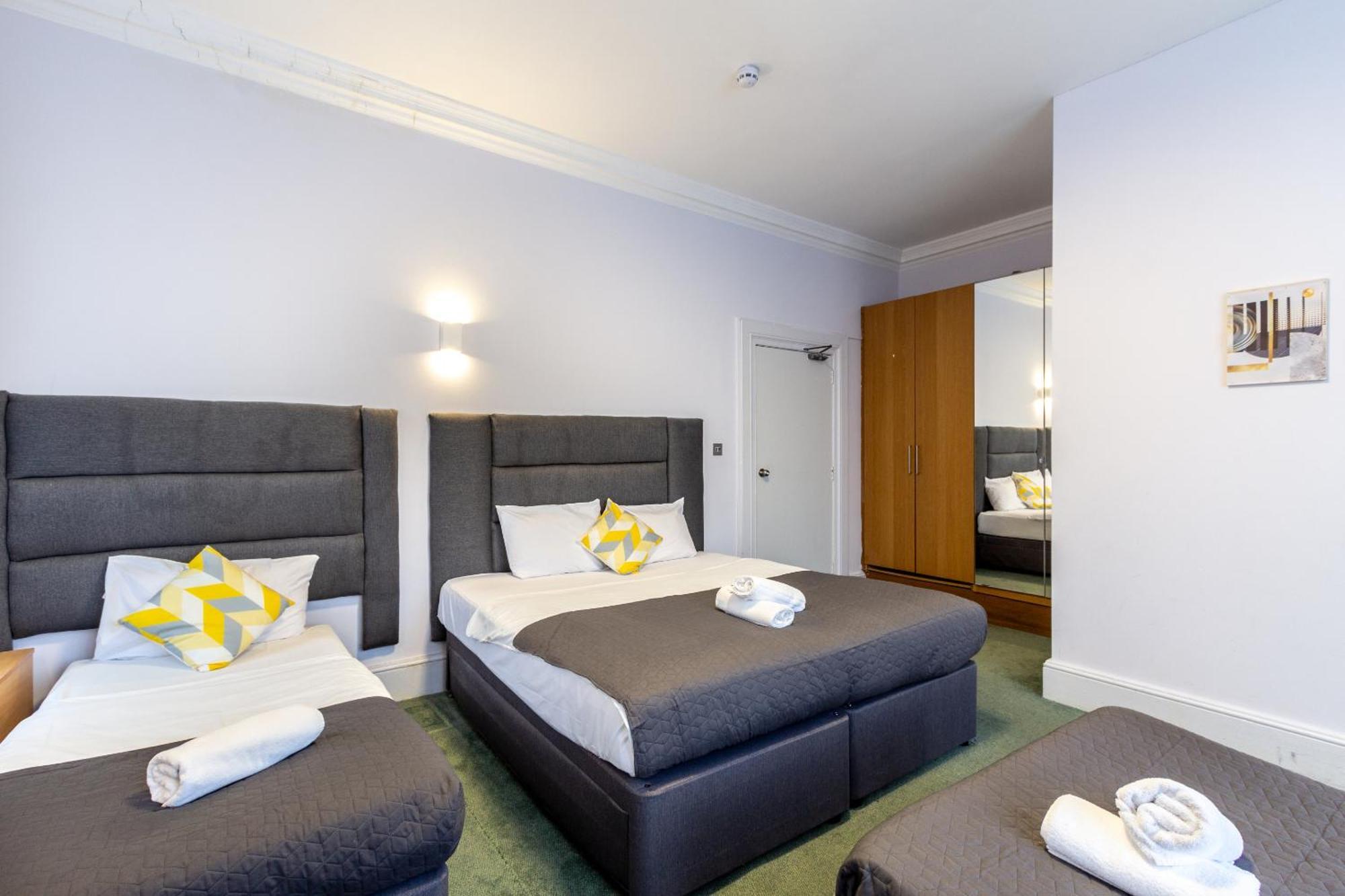 London Gatwick Inn Bagian luar foto
