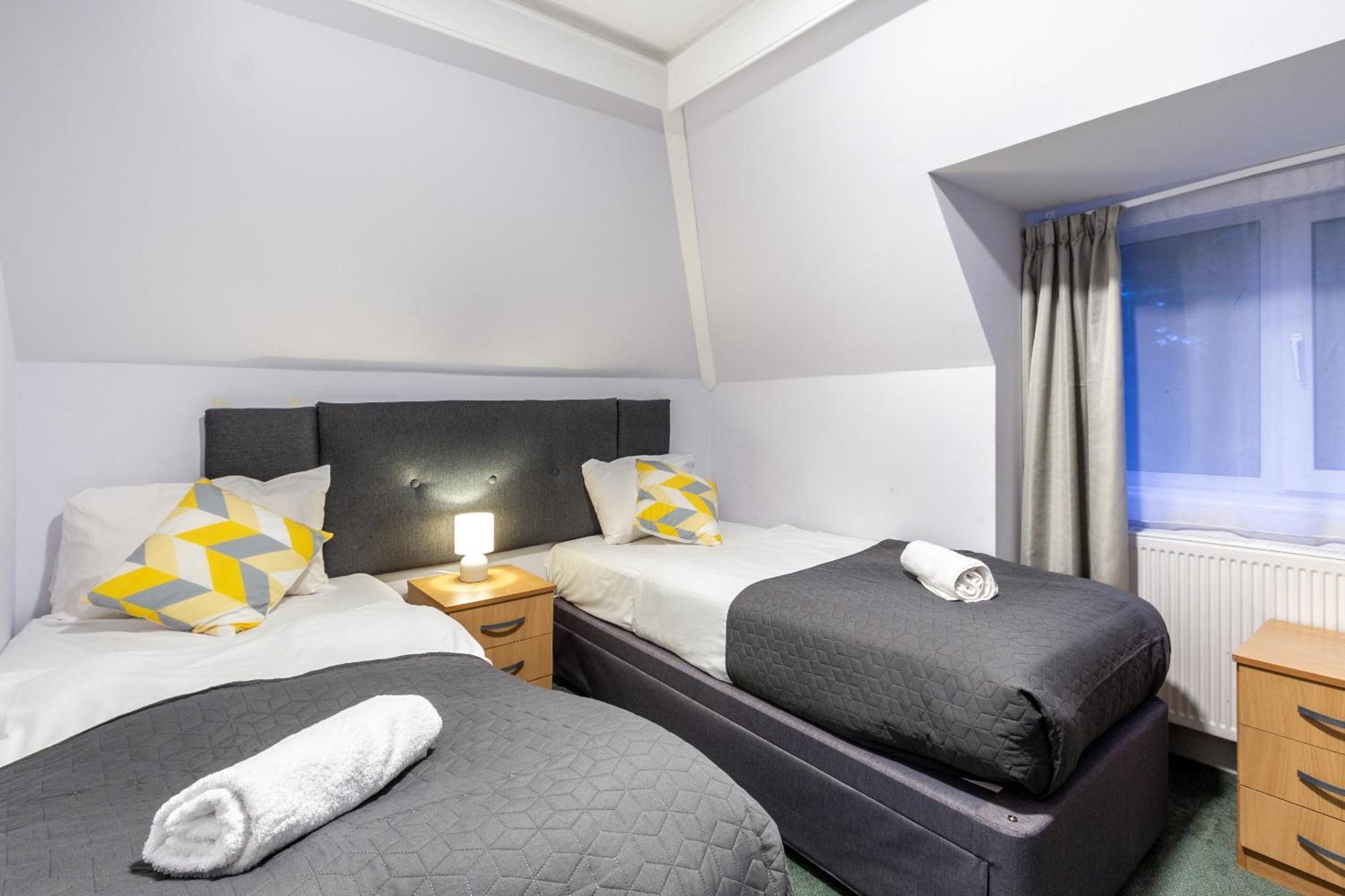 London Gatwick Inn Bagian luar foto