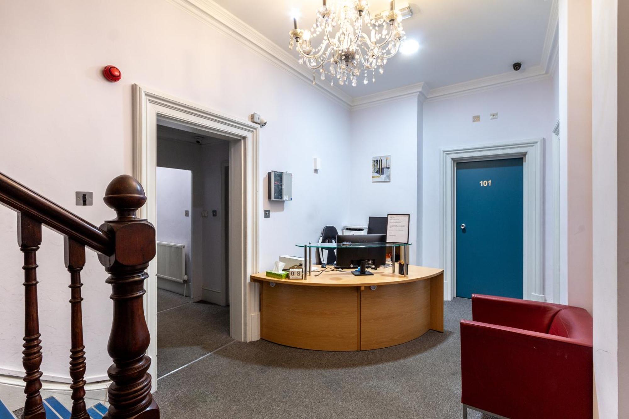 London Gatwick Inn Bagian luar foto