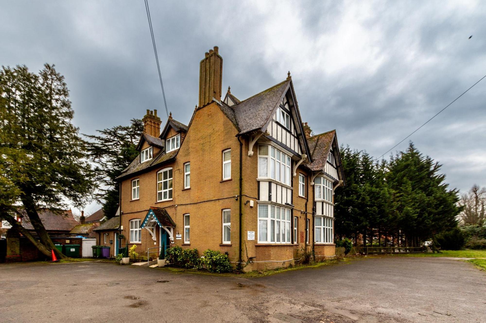 London Gatwick Inn Bagian luar foto