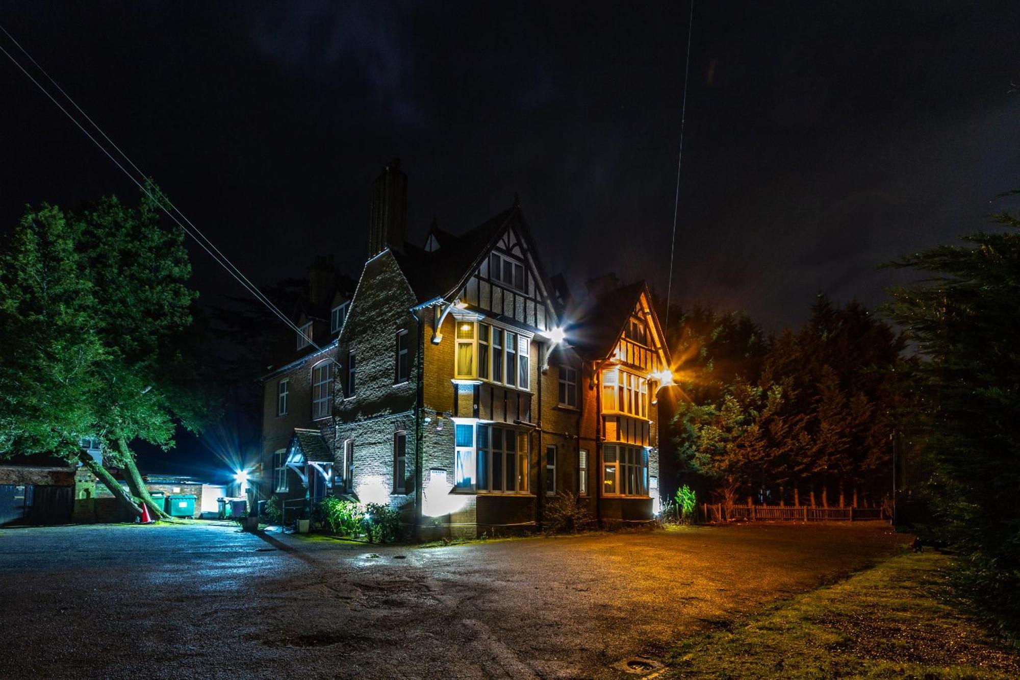 London Gatwick Inn Bagian luar foto