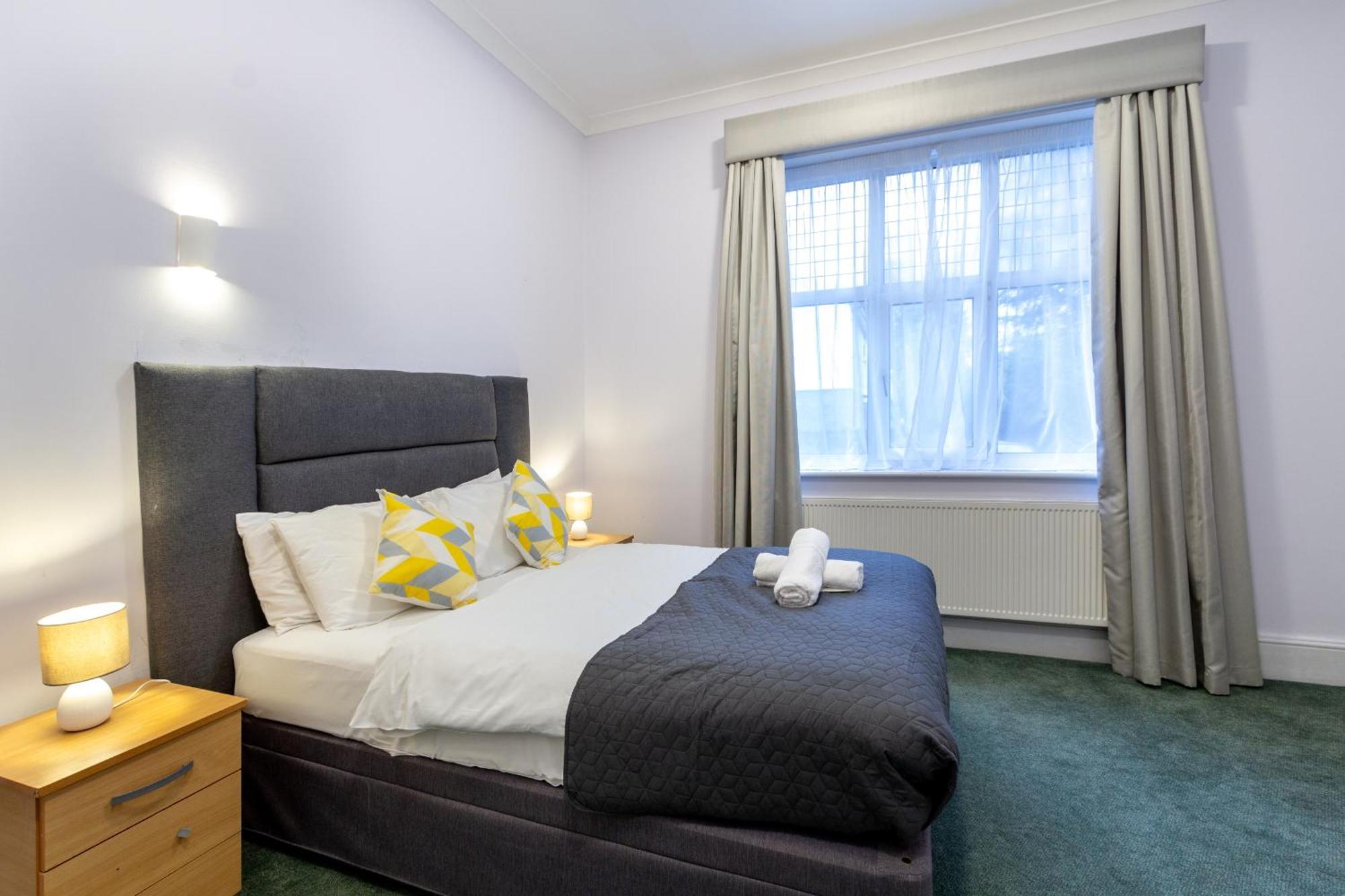 London Gatwick Inn Bagian luar foto