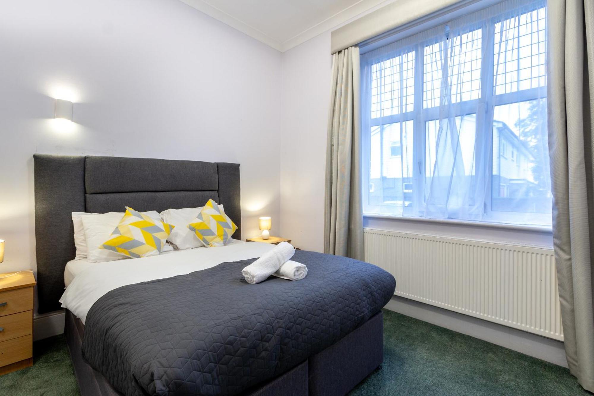 London Gatwick Inn Bagian luar foto